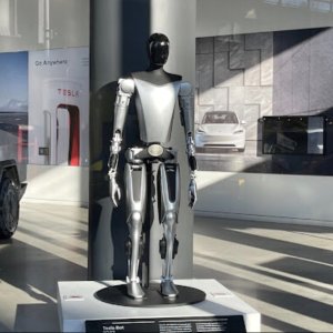 tesla store manhattan NY 1/16/2025